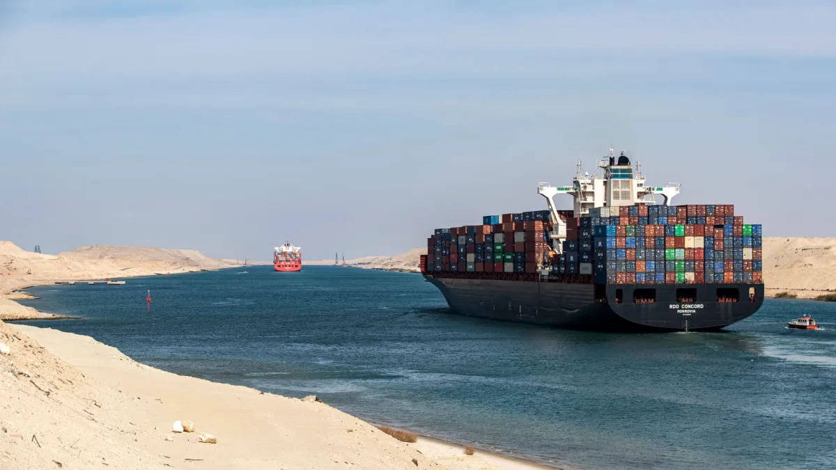 قناة السويس تخسر 10 مليارات دولار بسبب توترات البحر الأحمر