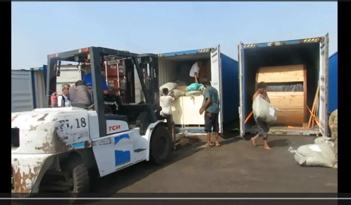 باحث يمني يكشف تفاصيل أخطر محاولة لتهريب "مصنع عسكري متكامل" إلى الحوثيين عبر ميناء عدن