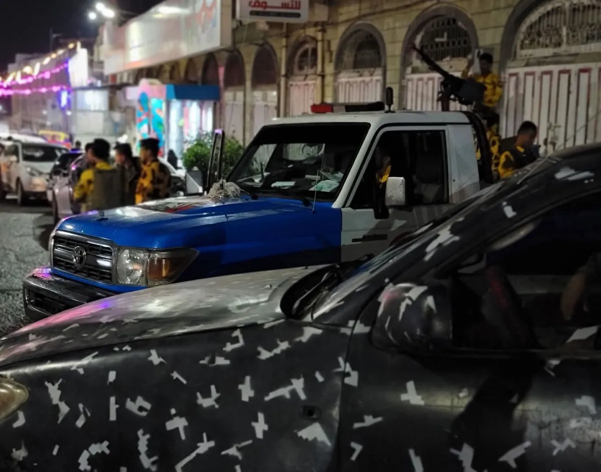 شرطة تعز تضبط مطلوباً في قضية قتل أثناء محاولته الفرار متنكراً بزي نسائي