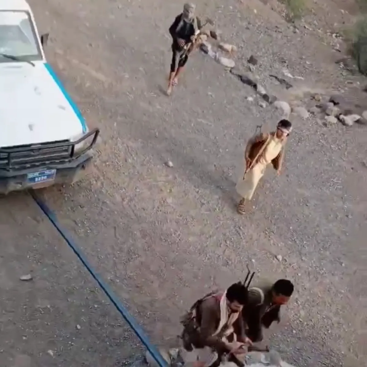 عمران.. مليشيا الحوثي تداهم منزل مواطن في القفلة وتنهب محتوياته