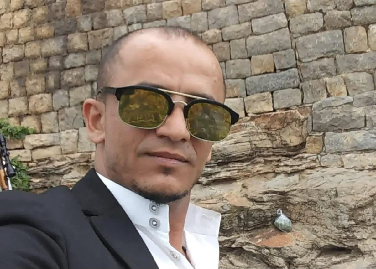 بعد ساعات من احتجاز أبو هدال.. الحوثيون يختطفون المنشد فارس مخارش عقب إحيائه عرساً في حجة