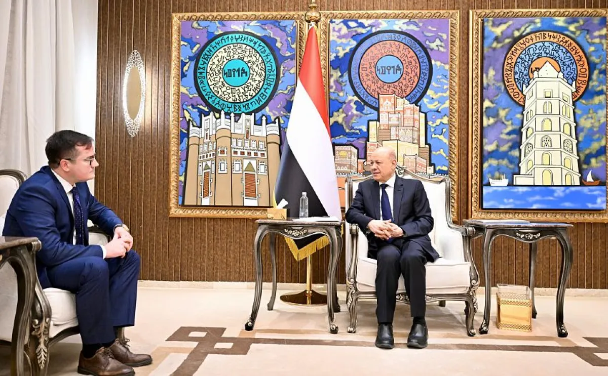 العليمي يبحث مع سفراء روسيا واليابان والصين توسيع الشراكات الدولية ودعم جهود الاستقرار والتعافي وإعادة الإعمار