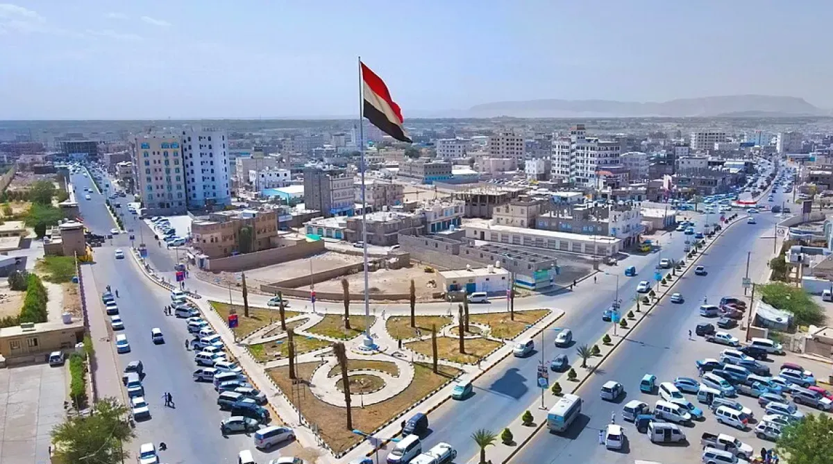 بين ازدحام الأسواق ووجع النزوح.. عيد ثقيل على نازحي مأرب وسط الغلاء وتآكل القدرة الشرائية