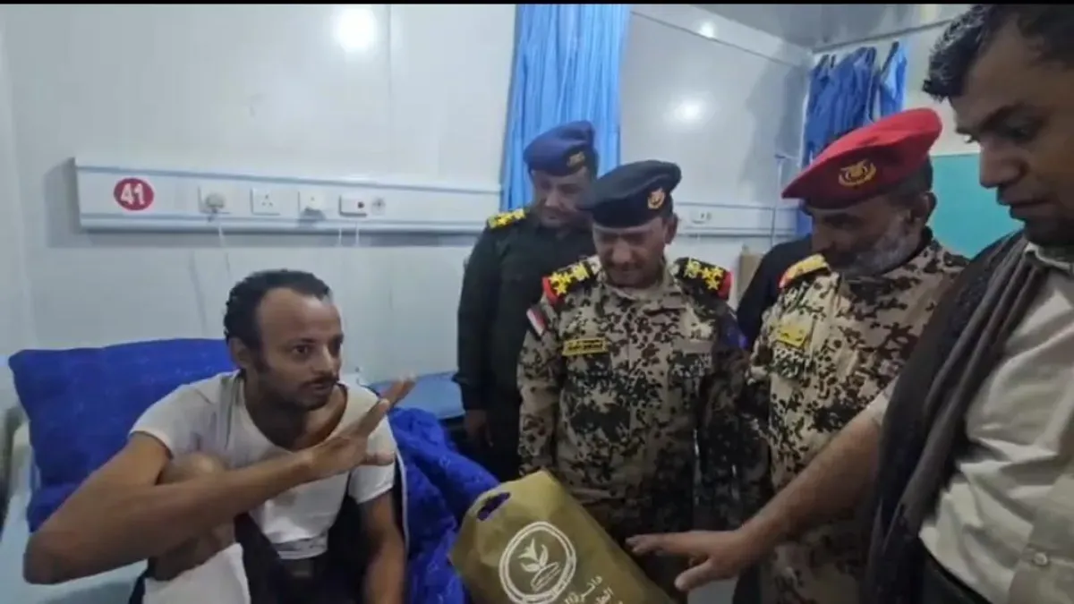 قيادات عسكرية وأمنية تعايد جرحى المقاومة الوطنية في المخا