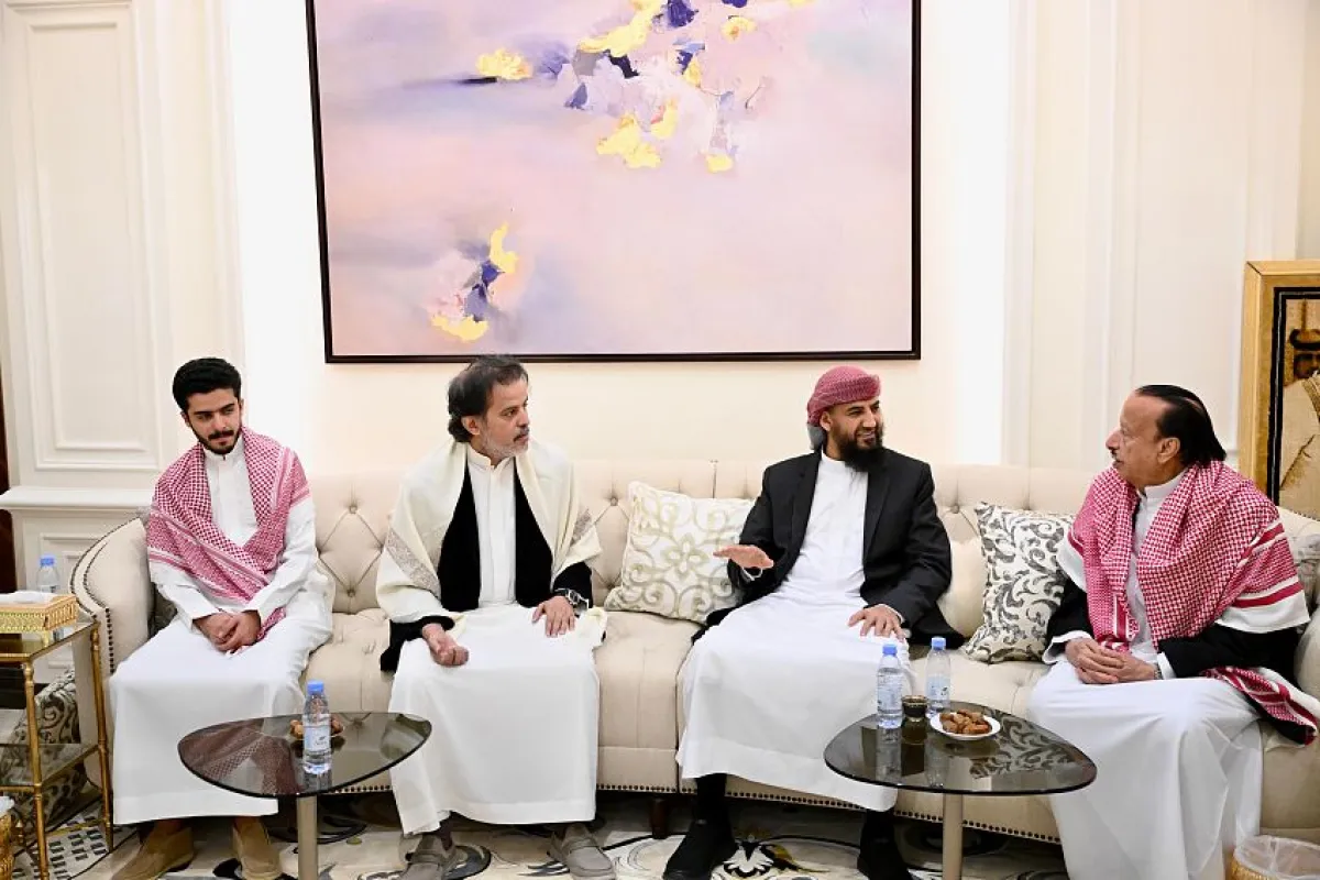 المحرمي يقدم واجب العزاء في وفاة الرئيس الراحل هادي