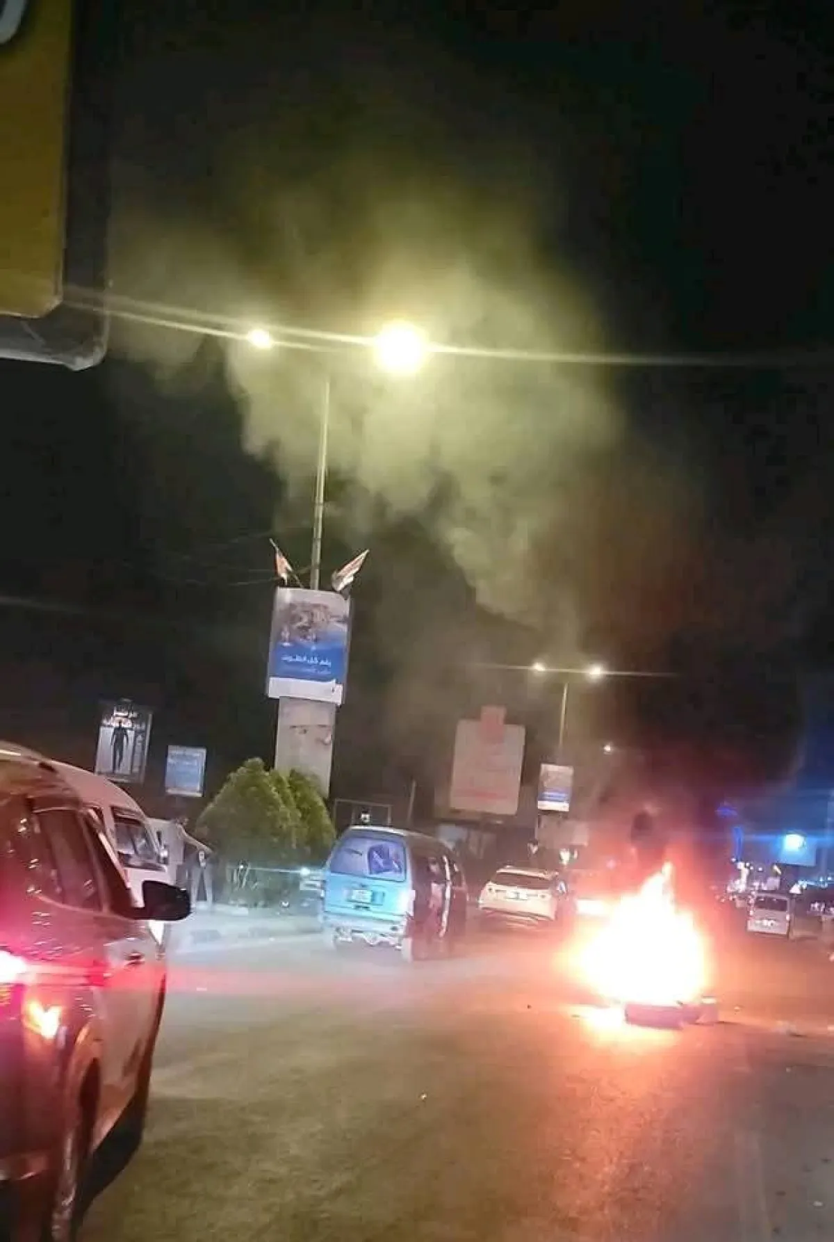عدن تشهد احتجاجات غاضبة وقطع طرقات بسبب أزمة الكهرباء الخانقة
