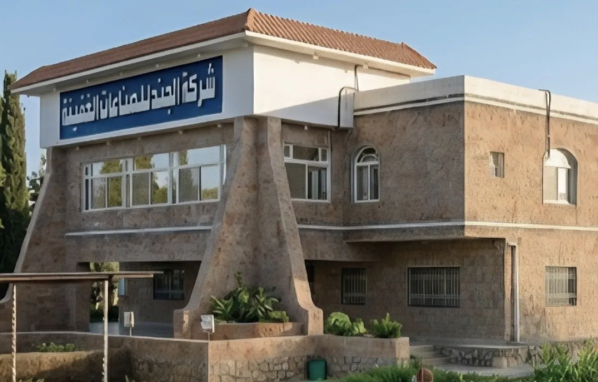 إغلاق مصنع "الجند" للدفاتر في صنعاء ينهي آخر خطوط الإنتاج المحلية للمستلزمات المدرسية