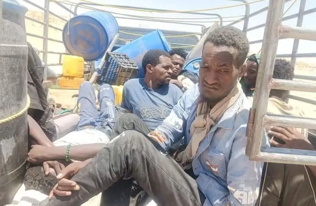 مصرع 4 مهاجرين إثيوبيين وإصابة 26 آخرين بحادث تهريب في المهرة.. والأمن يضبط متورطين