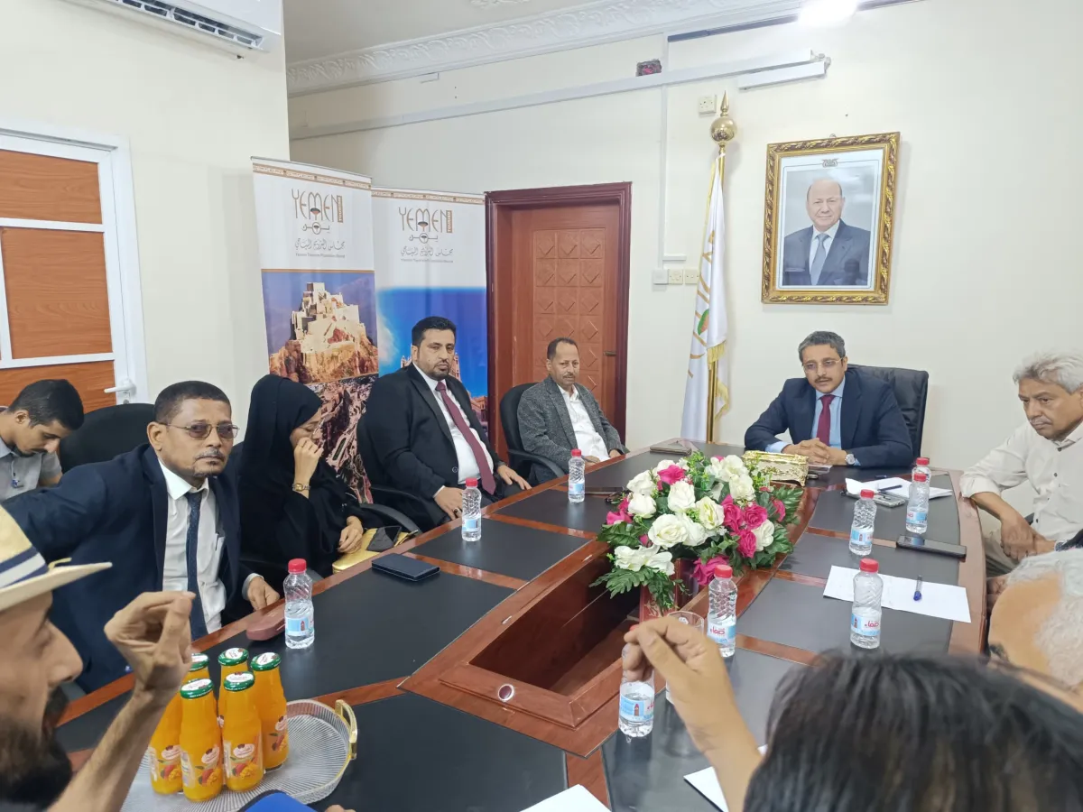 وزير الثقافة والسياحة يبحث مع القطاع الفندقي في عدن تطوير الخدمات وتعزيز الاستثمار السياحي