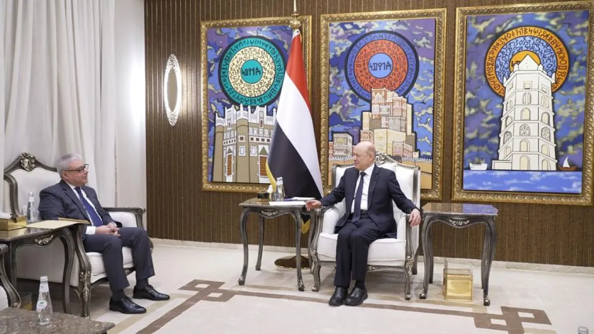 العليمي يبحث مع سفيري مصر وكوريا تعزيز التعاون ويشيد بدعم القاهرة وسيؤول لليمن
