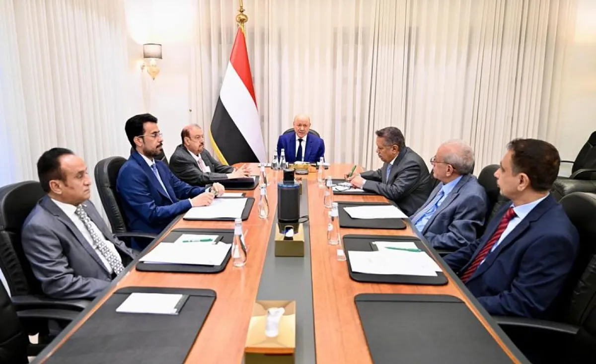 العليمي: الطائرة الإيرانية إلى صنعاء حملت خبراء وتقنيات عسكرية وكشفت مرحلة جديدة من التصعيد الحوثي