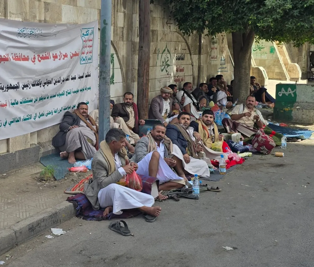 اعتصام وإنذار أخير.. مزارعو الجوف يمهلون الحوثيين 48 ساعة لصرف مستحقاتهم المنهوبة