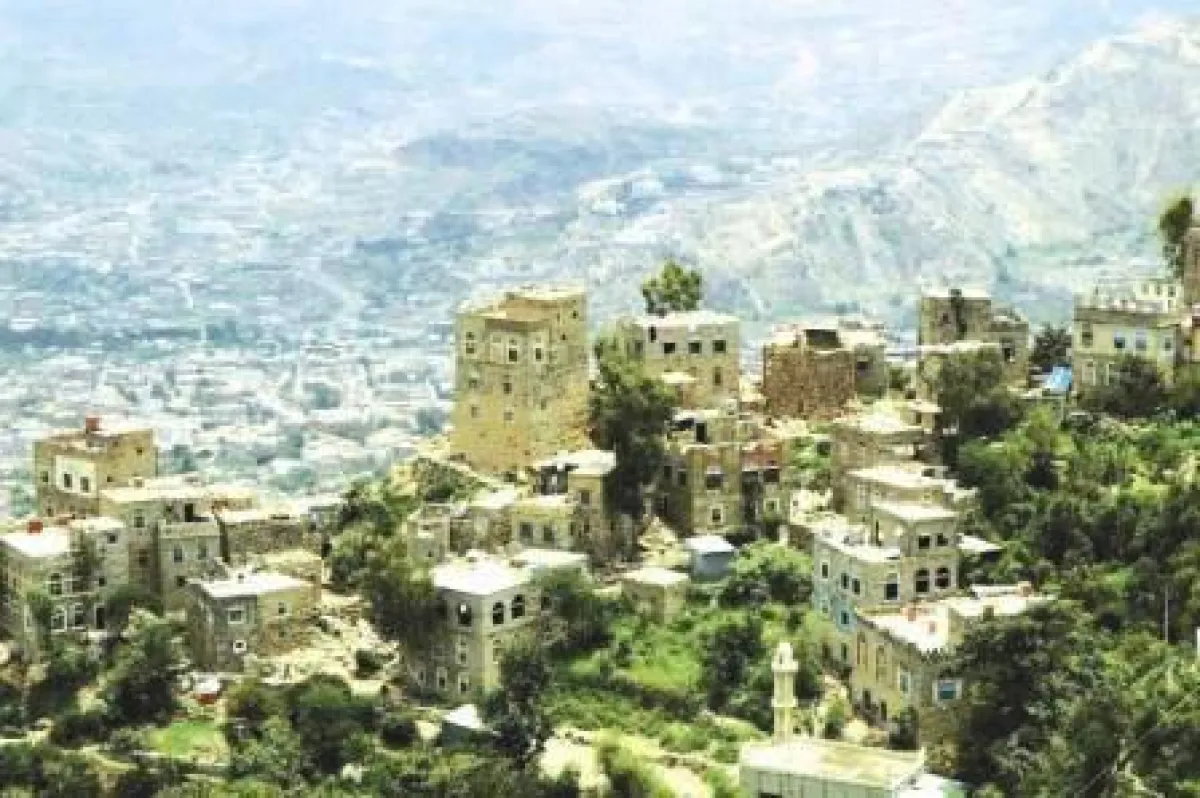 إصابة طفلة وفتاة بقصف حوثي استهدف قرية آهلة غربي تعز
