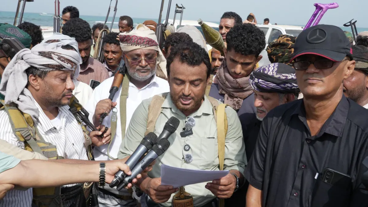 وقفة قبلية في الخوخة تؤكد الجاهزية لإسناد الجيش وتدعو لاستكمال تحرير صنعاء