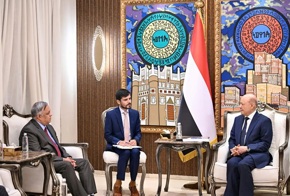العليمي للسفير الهندي: أجندة إيران عبر الحوثيين تهدد أمن البحر الأحمر والدول الآسيوية
