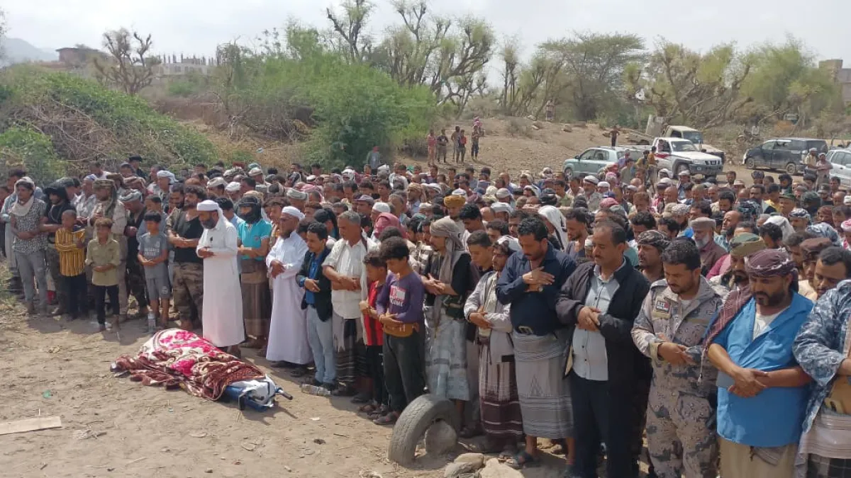 الضالع تشيع أحد أبطال المقاومة الوطنية الشهيد فواز ناجي في موكب رسمي وشعبي مهيب الضالع تشيع أحد أبطال المقاومة الوطنية الشهيد فواز ناجي في موكب رسمي وشعبي مهيب