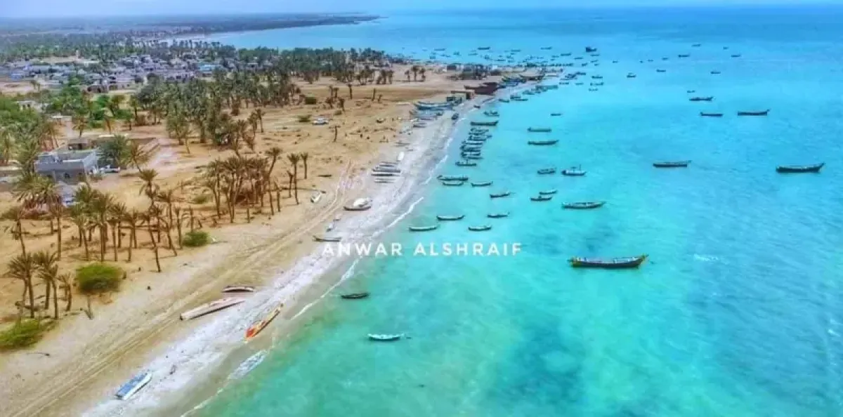 العثور على حطام قارب واختفاء صيادَين قبالة سواحل الخوخة في البحر الأحمر