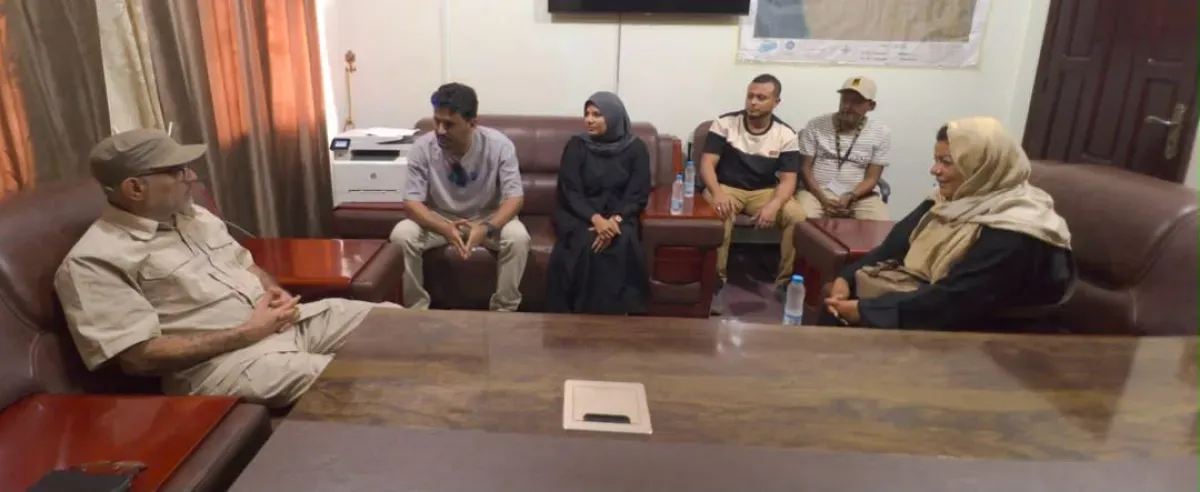 مكتب شؤون المنظمات بالساحل الغربي ولجنة الإنقاذ الدولية يبحثان توسيع التدخلات الإنسانية ودعم القطاع الصحي