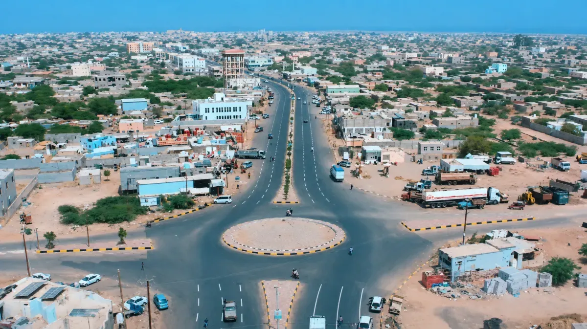 استشهاد 4 عسكريين و3 مدنيين وإصابة 15 آخرين في الاعتداءات الحوثية على المخا