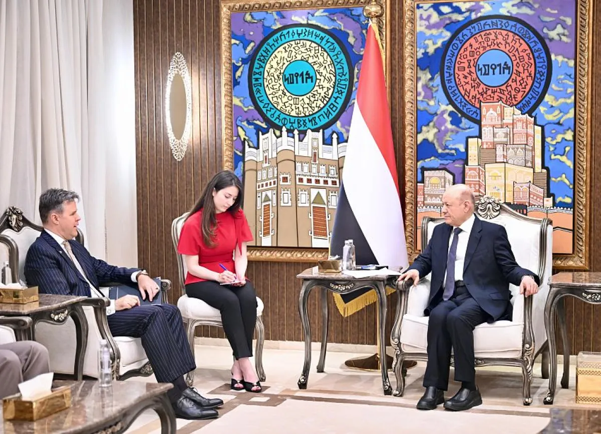 العليمي: استهداف ميناء المخا يكشف حرباً حوثية ممنهجة ضد مقدرات اليمن وشرايينه الاقتصادية