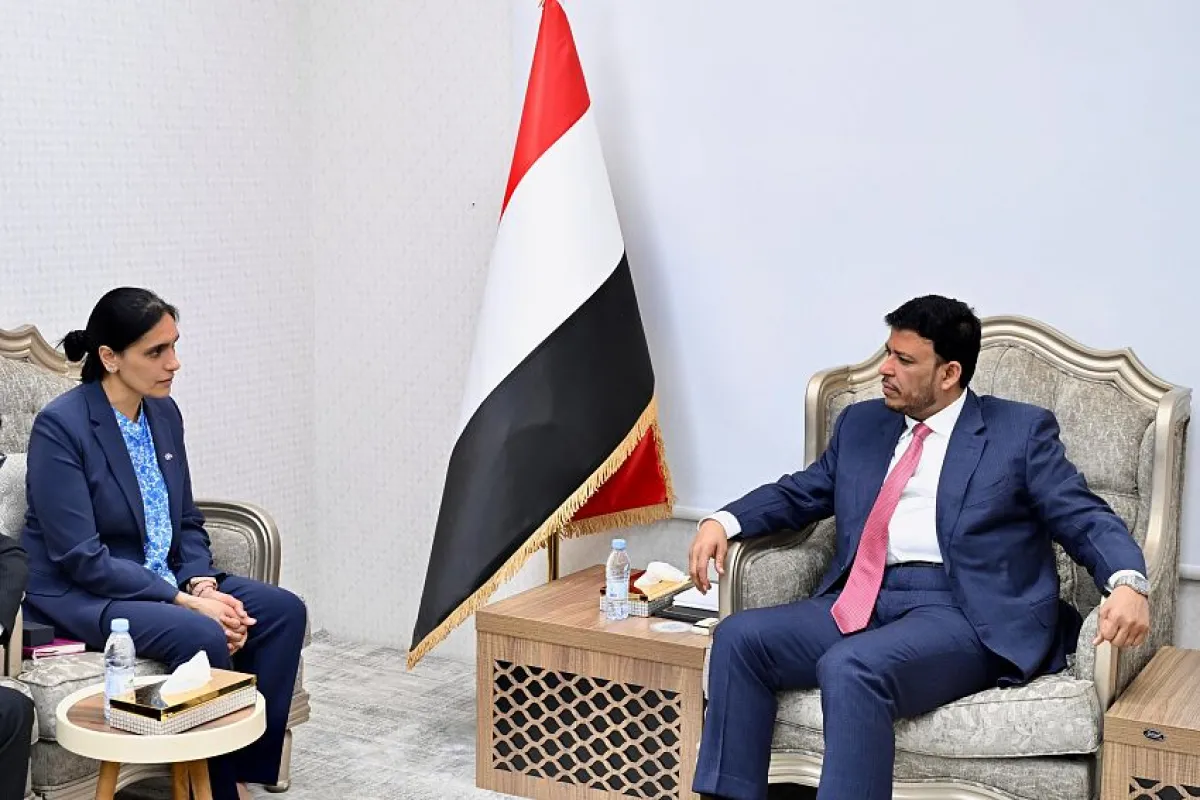 العليمي: الهجوم الحوثي على ميناء المخا استهداف لمنفذ حيوي ومضاعفة لمعاناة اليمنيين