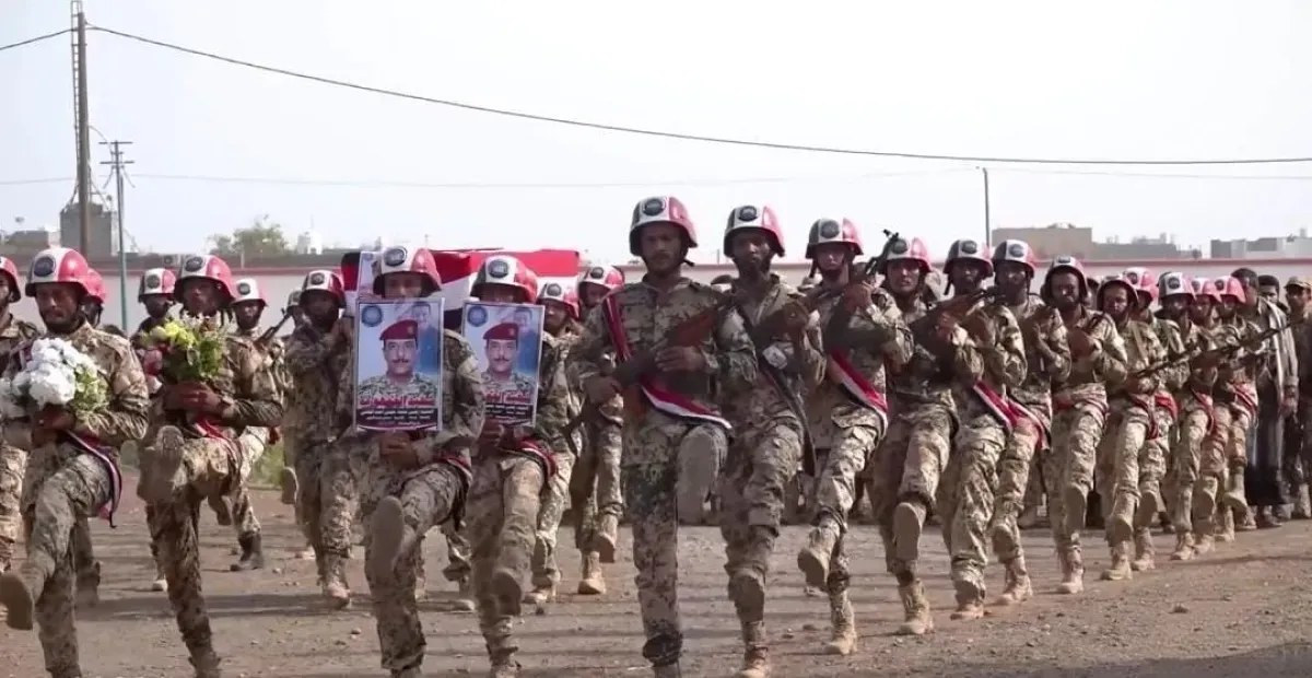 المقاومة الوطنية تودع الشهيد العقيد يحيى القاضي إلى مثواه الأخير في مقبرة حراس الجمهورية بالمخا