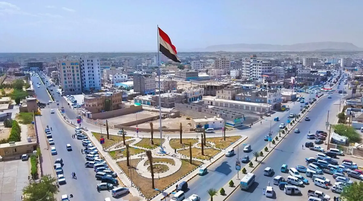 مأرب تدين الاستهداف المتكرر للأحياء السكنية ومخيمات النازحين وتطالب المجتمع الدولي بتجريم الانتهاكات الحوثية