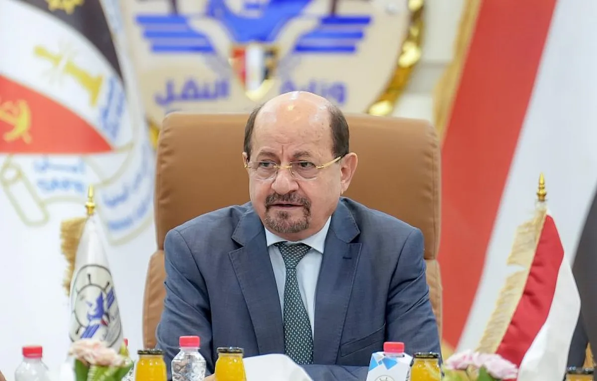 رئيس الوزراء: استهداف ميناء المخا وتهديد الملاحة تصعيد خطير يستهدف الاقتصاد الوطني