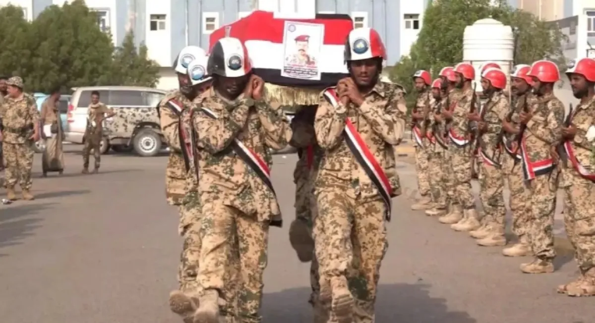 المقاومة الوطنية تشيّع الشهيد مرزوق المكرمي في المخا وتجدد العهد باستعادة الدولة