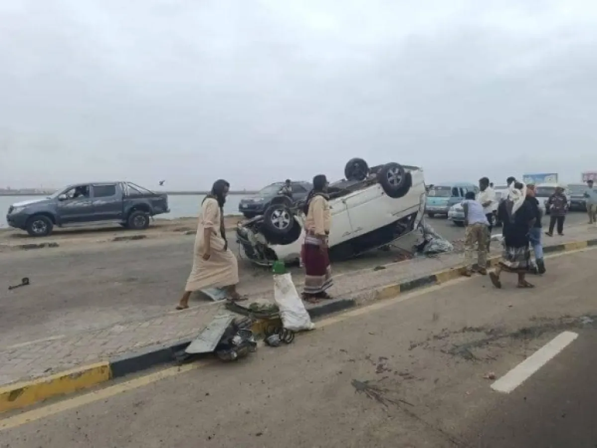 15 حادثاً مرورياً في المحافظات المحررة.. 3 وفيات و14 إصابة وخسائر بـ8.5 مليون ريال