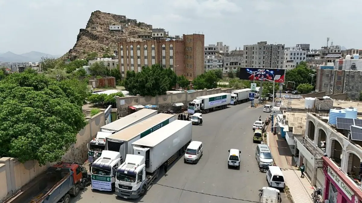 مركز الملك سلمان يوزع 9,400 سلة غذائية في تعز وساحل حضرموت