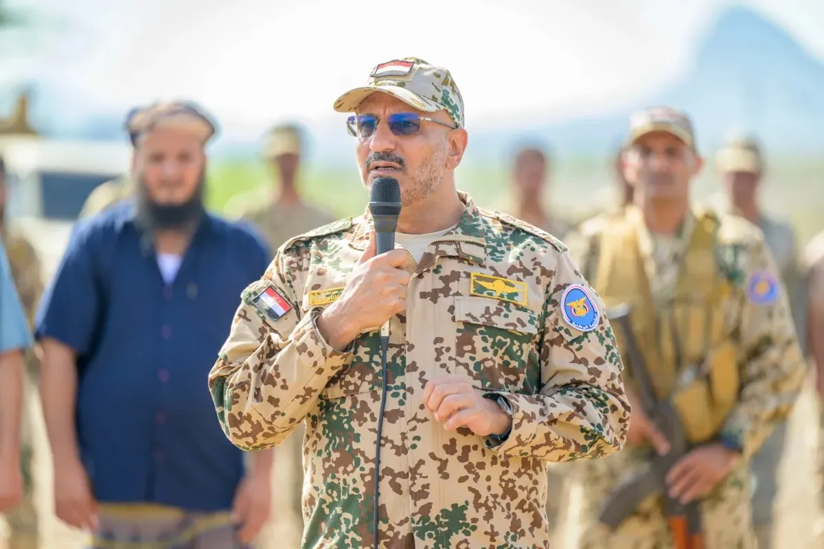 طارق صالح يشدد على حرمان الحرس الثوري من ميناء الحديدة وخدمات ستوكهولم