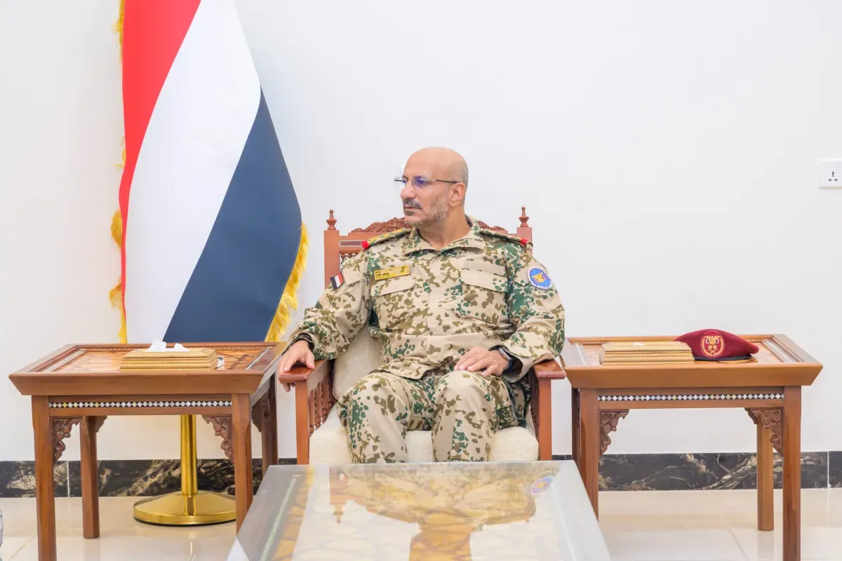 الفريق طارق صالح يستقبل في المخا رئيس مصلحة خفر السواحل