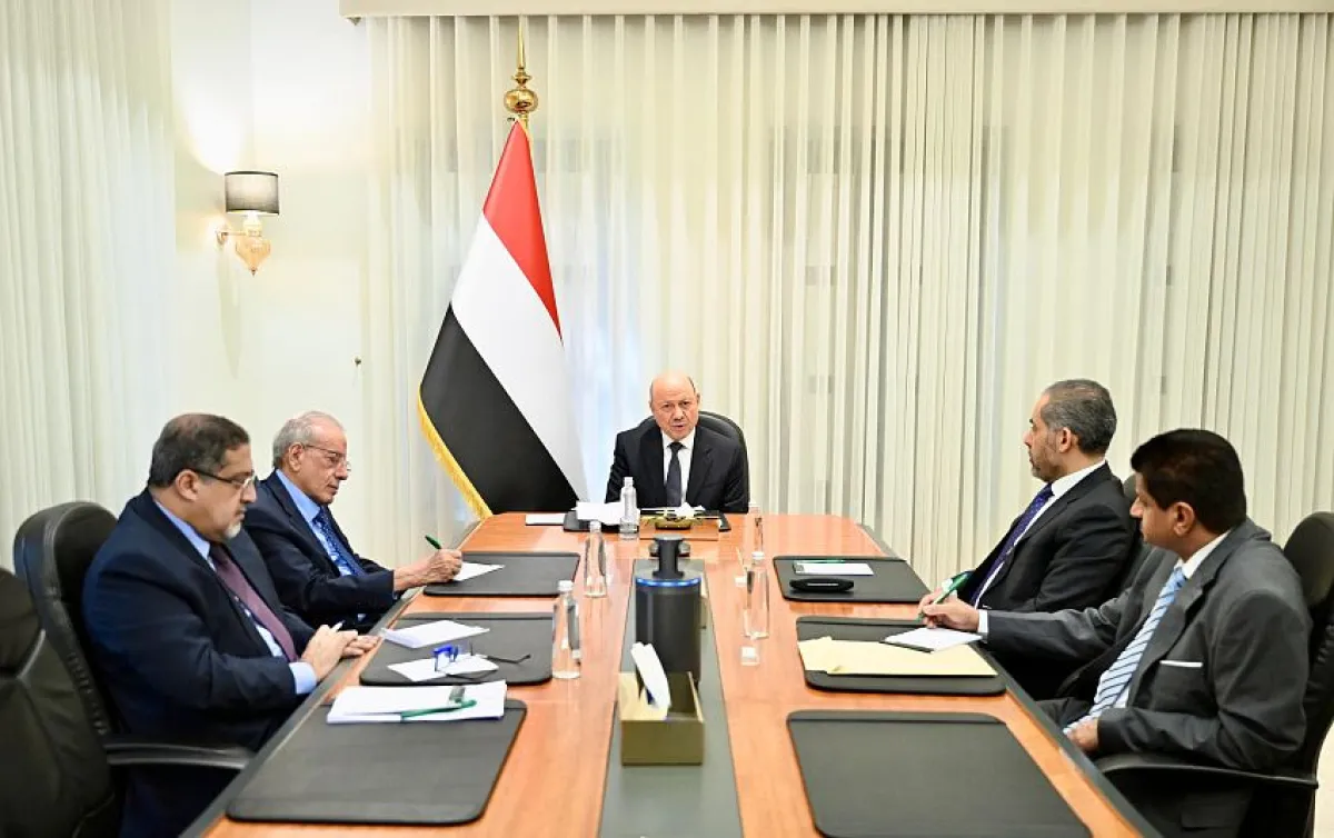 الرئيس العليمي يطلق حملة شاملة لمكافحة التهريب ويأمر بإغلاق المنافذ الخارجة عن القانون