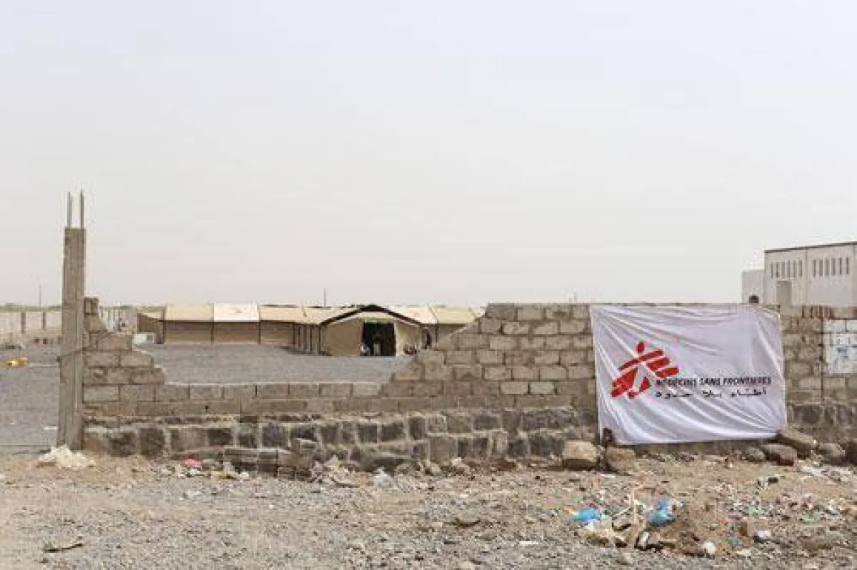 الحوثيون يقصفون قرية التمارة بمفرق المخا ويجبرون سكاناً على النزوح