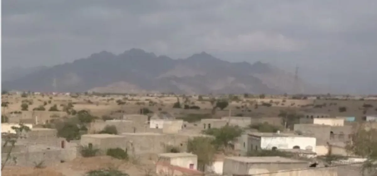 مجدداً.. الحوثيون يقصفون قرى سكنية في حيس