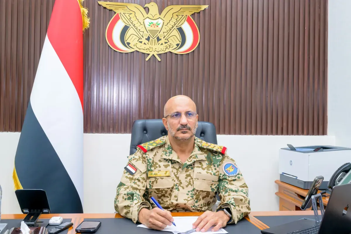 الفريق طارق صالح يترأس اجتماعاً حكومياً لمناقشة الجبهات ومواجهة التصعيد