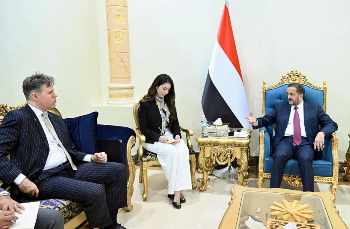 مجلي يبحث مع القائم بأعمال السفارة الأمريكية مواجهة الإرهاب الحوثي وتجفيف مصادر الدعم الإيراني
