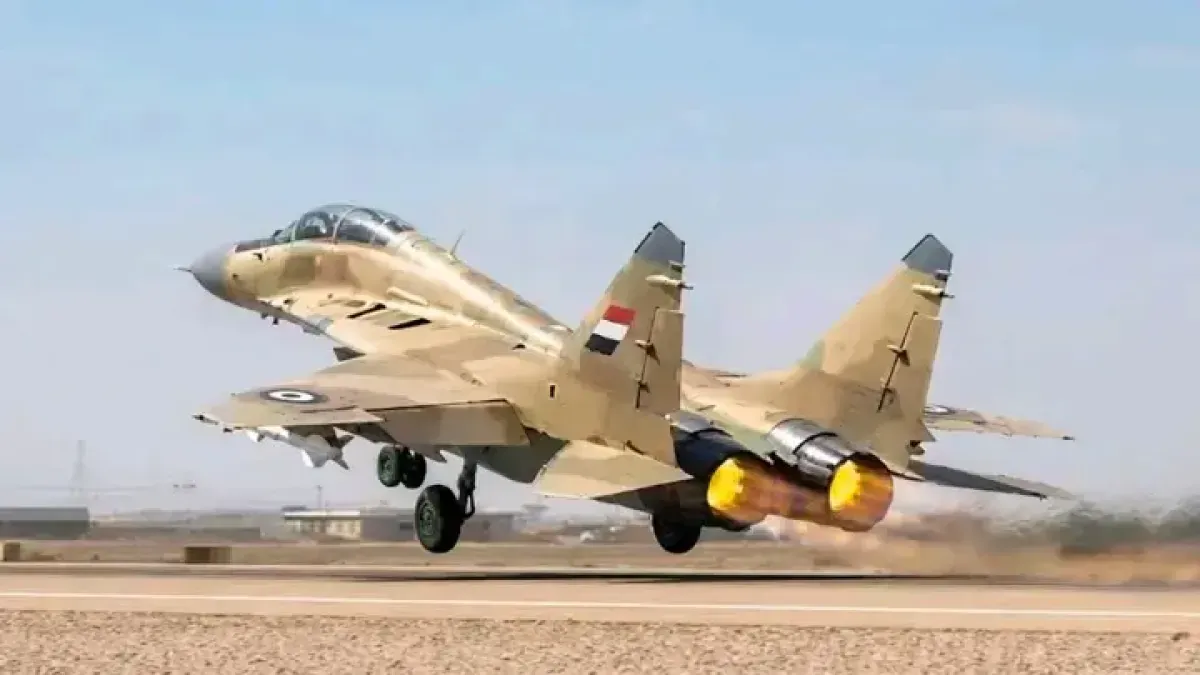 أكثر من 15 غارة.. الطيران الحربي يدخل معارك الساحل الغربي ضد الحوثيين