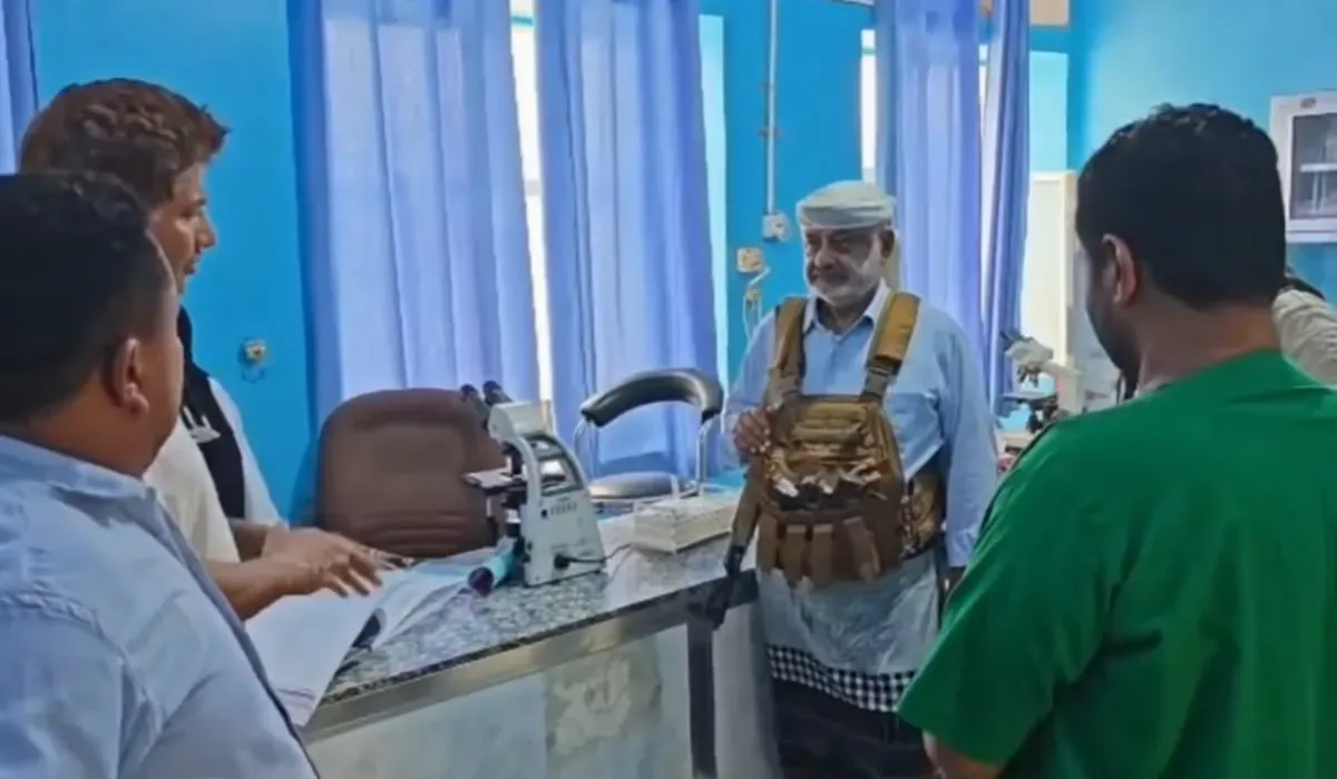 محافظ الحديدة من حيس: توجيهات عاجلة لتعزيز الخدمات ورعاية المصابين