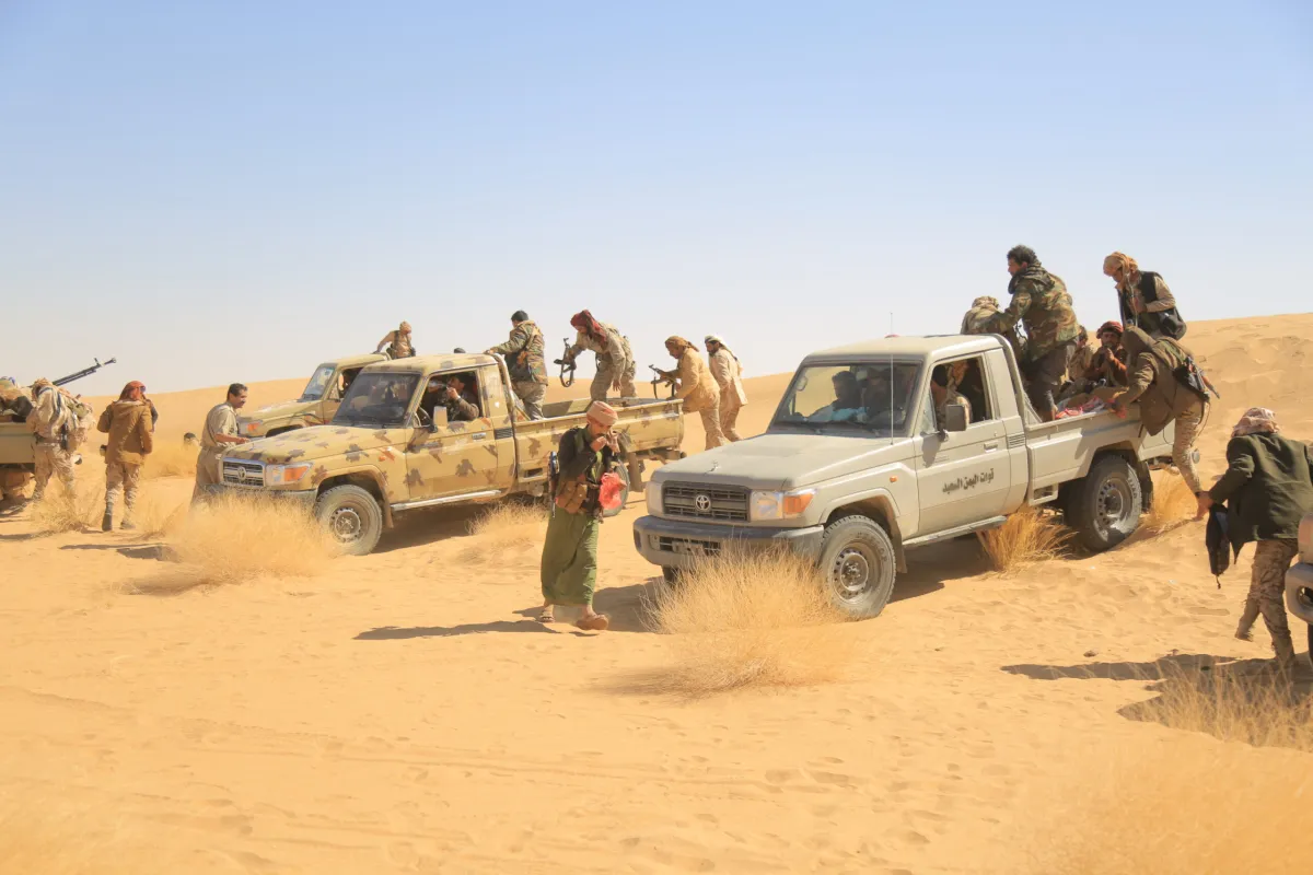 عملية مباغتة جنوب مأرب.. مقتل وإصابة وأسر حوثيين وتحرير مواقع جديدة وقطع خطوط إمداد