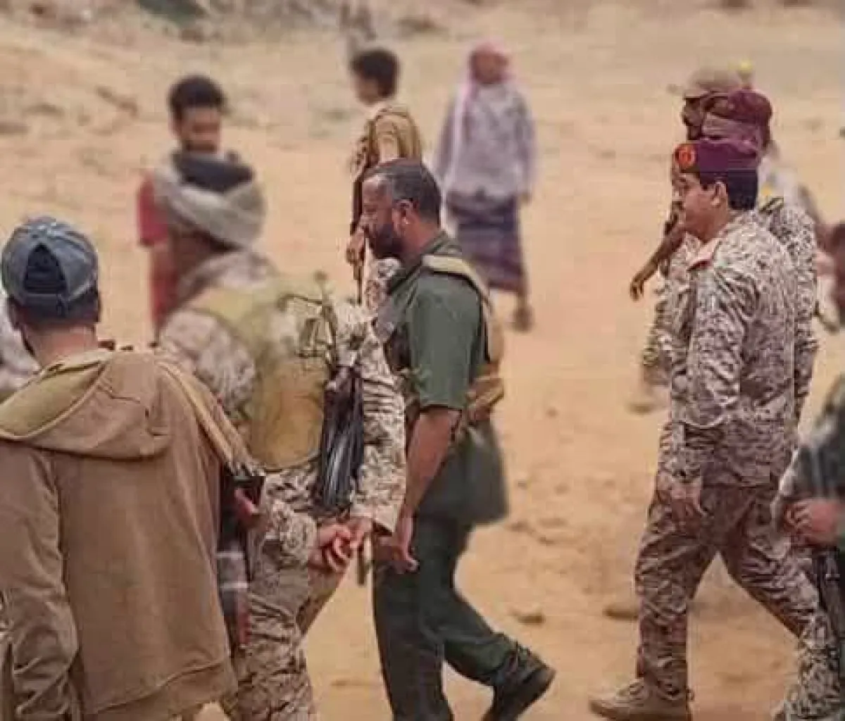 وزير الدفاع يتفقد جبهات الضالع ويشدد على رفع الجاهزية لمواجهة الحوثيين
