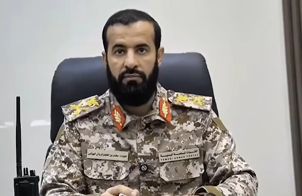 محافظ أبين يشدد على استقبال وحسن معاملة النازحين من الساحل الغربي