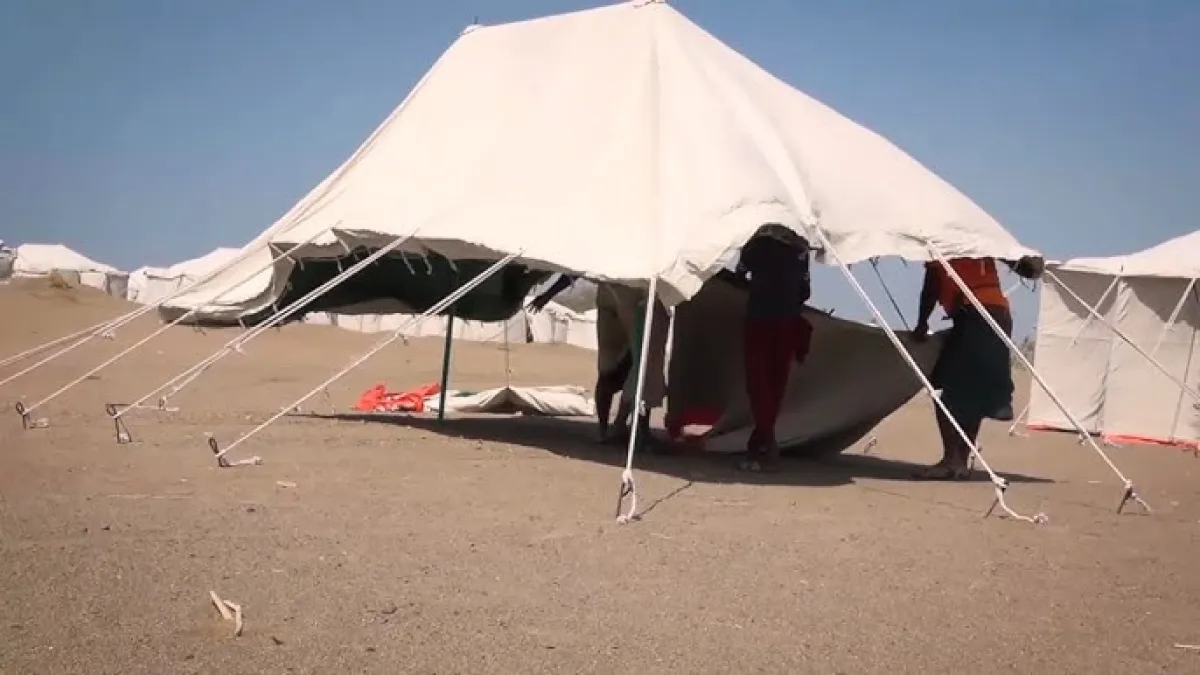 أبين: إنشاء مخيمات إيواء لاستيعاب النازحين من الساحل الغربي