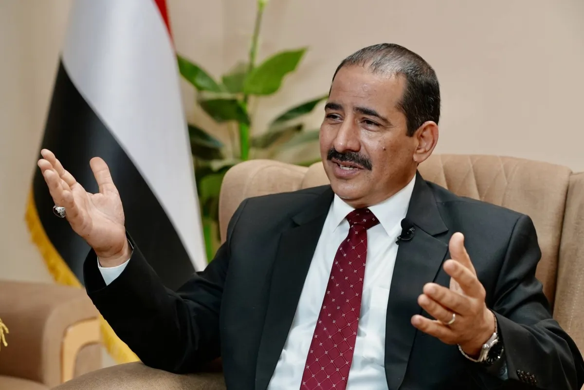 وزير الداخلية اليمني: إيران تسعى إلى «عسكرة باب المندب» وخبراء «الحرس الثوري» يقودون عمليات الحوثيين (حوار موسع)