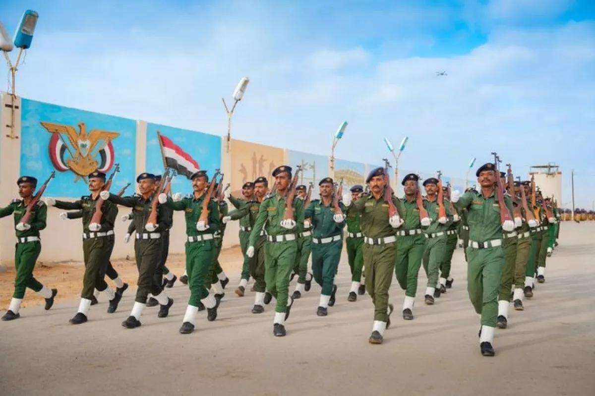 عضو مجلس القيادة الخنبشي يشهد اختتام دورتي حماية الشخصيات والصاعقة بكلية الشرطة بحضرموت