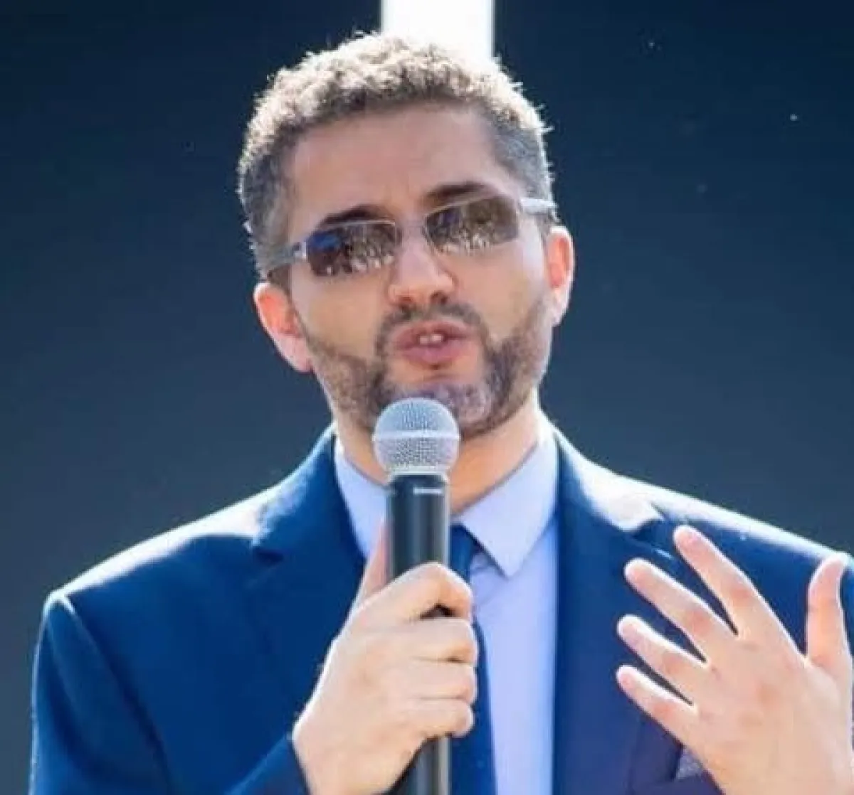 مع الجمهورية على كل حال