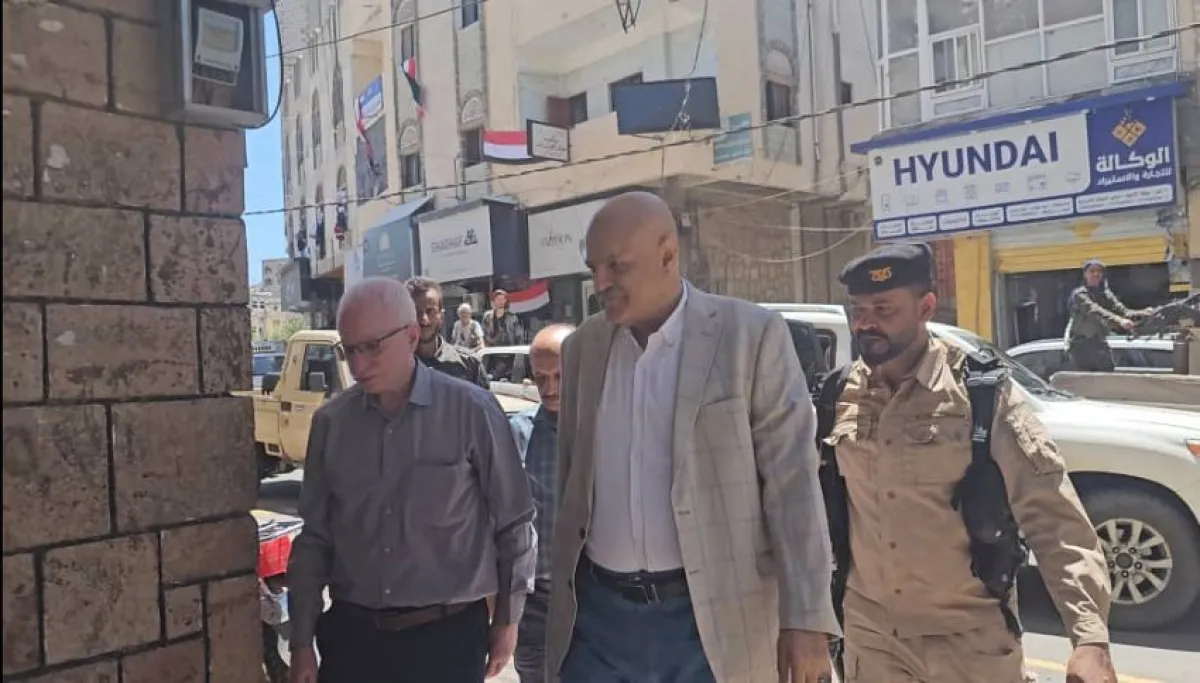 شمسان يقف على الوضع التمويني بتعز