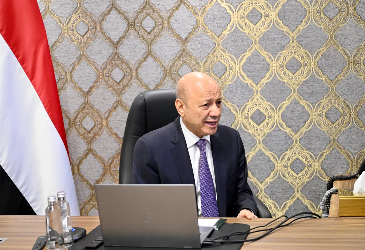 الرئيس العليمي: المعركة تمضي بثبات وزمام المبادرة بيد القوات المسلحة
