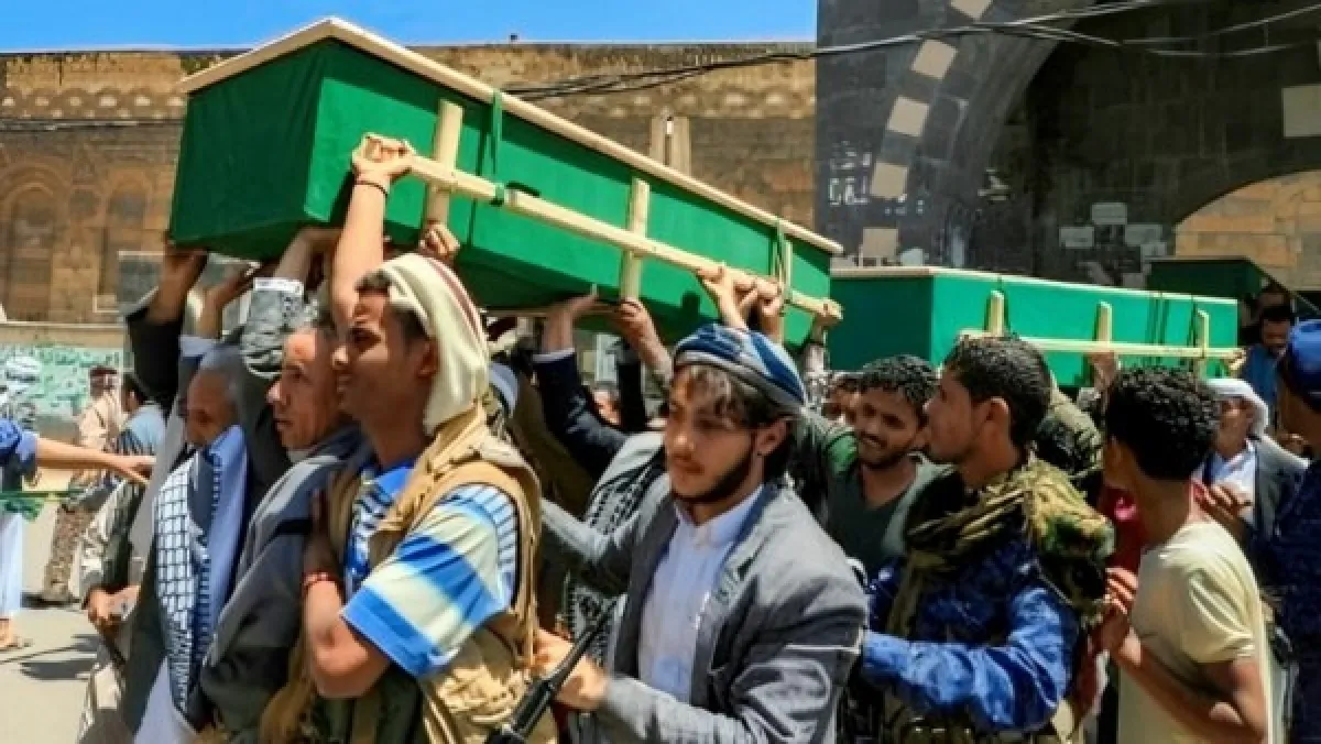 مليشيا الحوثي تعلن مقتل 17 ضابطًا وعنصرًا في جبهات القتال مليشيا الحوثي تعلن مقتل 17 ضابطًا وعنصرًا في جبهات القتال